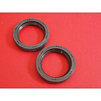 Triumph Front Wheel Bearing  Hub Seal. Triumph Stag, 2000 & 2.5 Saloon Pair GHS132-SetA