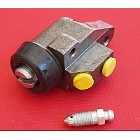 Classic Mini Right Hand Front Wheel Brake Cylinder  GWC126MS
