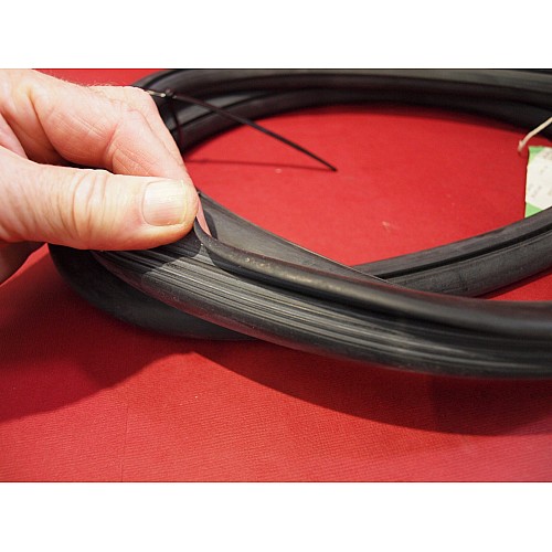 Triumph Herald & Triumph Vitesse Rubber Windscreen Seal.  805856